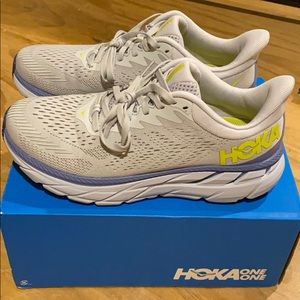 Hoka One One Women’s Clifton 7.5